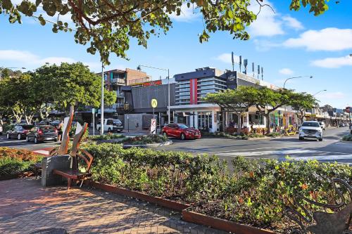 Pacific Regis Beachfront Holiday Apartments