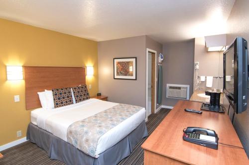 Nordic Inn and Suites - image 3