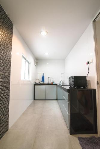 Kitchen, Landed Cozy House Near SPICE, Airport in Bayan Baru