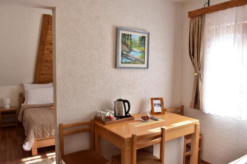 House Boro Room Type - Basic Quadruple Room (2 Adults + 2 Children)