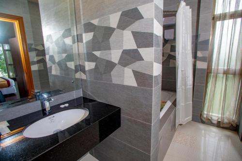 Two-Bedroom Apartment image 5
