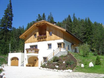  Apartaments Les Pires, Pension in St. Kassian