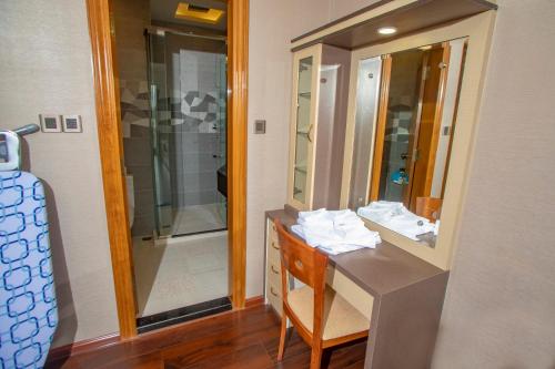 One-Bedroom Apartment image 10
