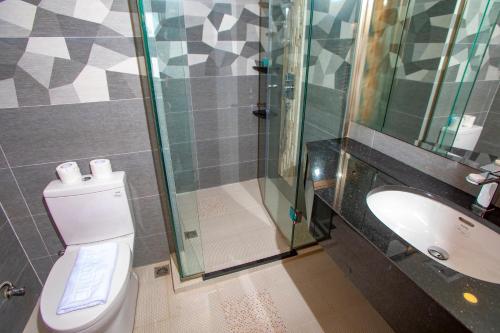 One-Bedroom Apartment image 4