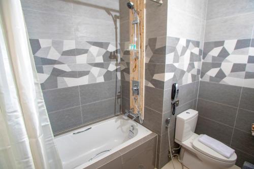 One-Bedroom Apartment image 2
