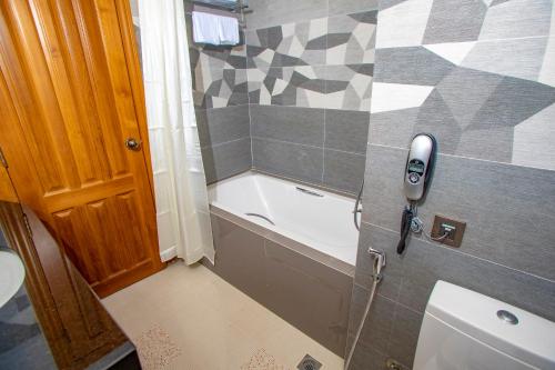 One-Bedroom Apartment image 1