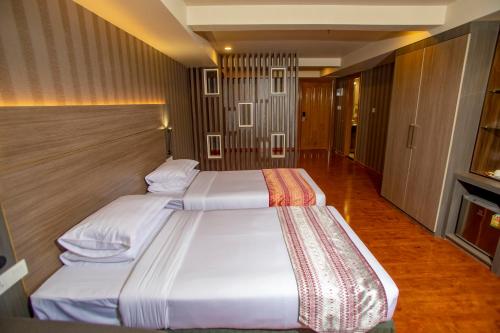 Deluxe Double or Twin Room image 5