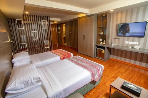 Deluxe Double or Twin Room image 6