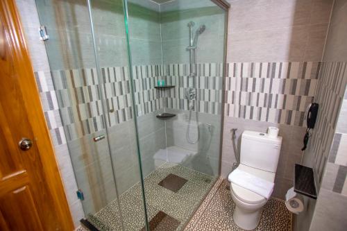 Deluxe Double or Twin Room image 9