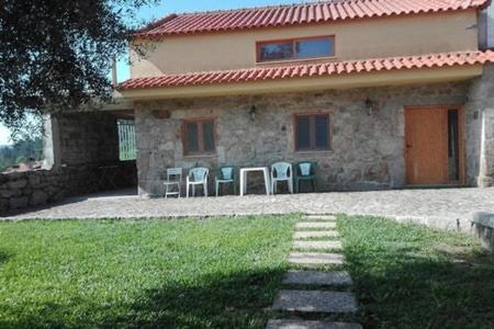  Cantinho da Costa in 4940-132 Paredes de Coura