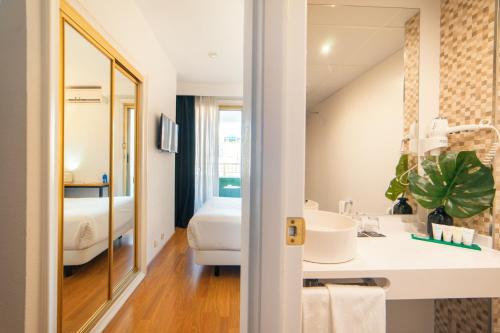 Hotel Cetina Murcia - Tap to explore photos