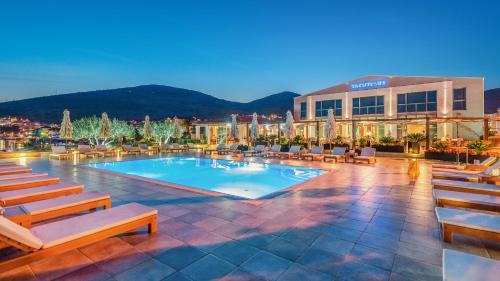 Swimming pool, Marina Baotic Apartments in Trogir