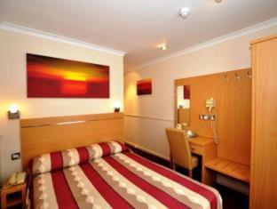 Queens Park Hotel, London (photo 5)