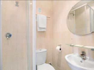 Queens Park Hotel, London (photo 8)