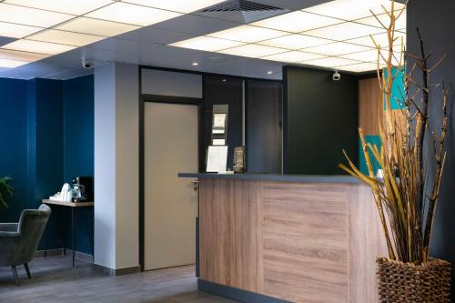 Hotel Montparnasse Alesia in 14th - Tour Montparnasse