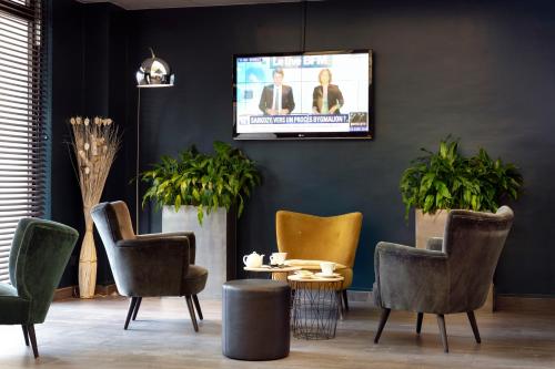 Hotel Montparnasse Alesia in 14th - Tour Montparnasse