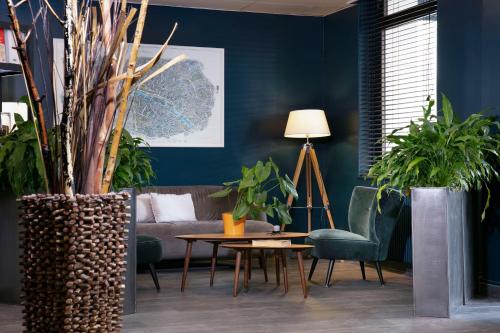 Hotel Montparnasse Alesia in 14th - Tour Montparnasse