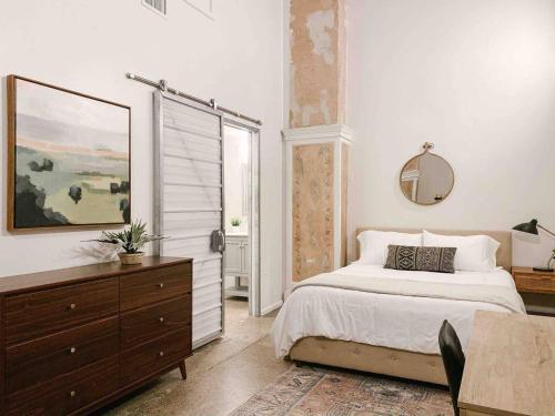 Modern Downtown Loft on Gay St - image 2