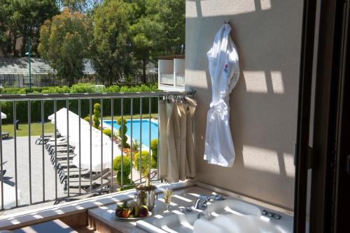 Deluxe Room with Jetted Tub on Balcony