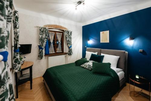 1 queen bed