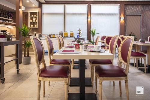 Restaurant, Hotel Cavour near Fontana del Nettuno