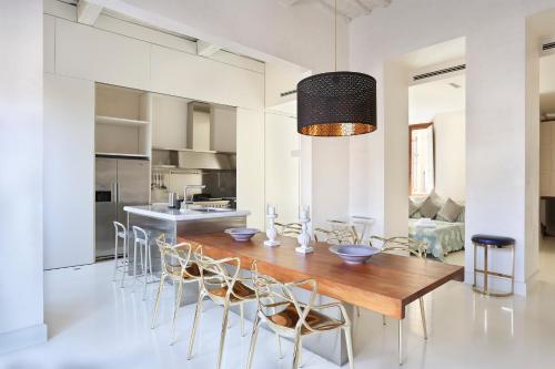 LUXURY suite with amazing Terrace in Florence-hosted by Sweetstay