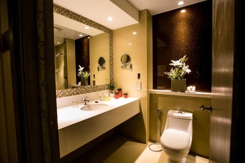 room detail thumbnail 2