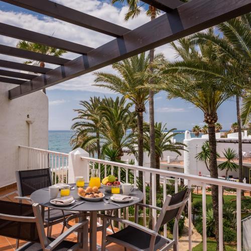 Classic Three-Bedroom Apartment with Partial Sea View and Terrace