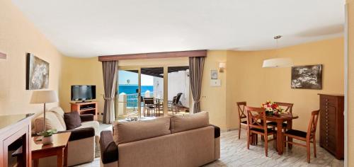 Superior One-Bedroom Apartment with Sea View with Terrace
