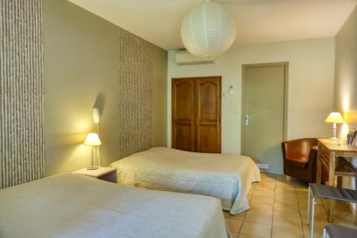 2 double beds