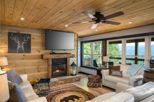 Smoky Mountain Serenity, Amazing Mountain Views 560 FREE tickets each paid day! in Oldham (TN)