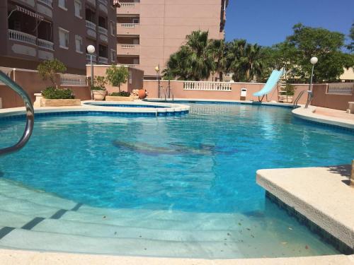 Piscina y terraza a 200m del mar