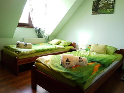 2 twin beds
