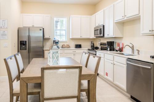 Dazzling Cottage with Hotel Amenities near Disney at Margaritaville 3008SR - image 3