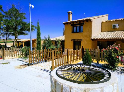 Iekārtas, La Casa del Corro in Villanueva de San Mancio