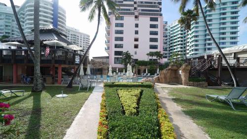 Private Apartments by South Florida Vacations - image 7