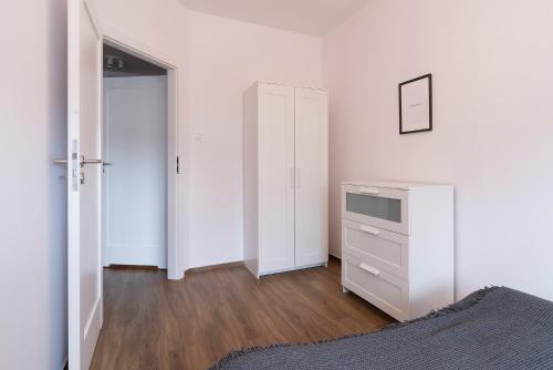 One-Bedroom Apartment image 2