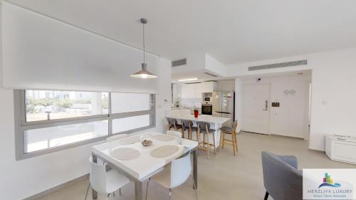 Kitchen, Herzliya Luxury On The Park in Herzliya City Center