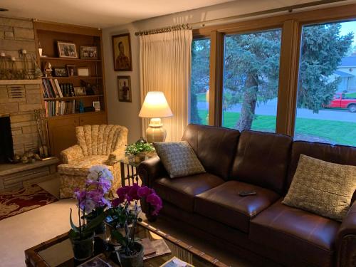 Private Guest Bedroom-1W West Room - Close to Lake Michigan