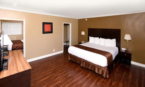 1 King 1 Queen Bed Suite Non-Smoking