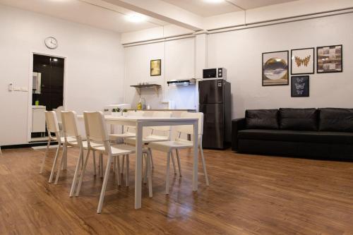 U4 Large 2 bed rooms full kitchen 200m to BTS, Bangkok