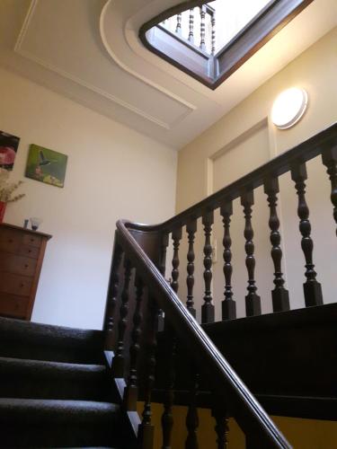 verzorgde kamer in monumentenpand in Rijnstraat