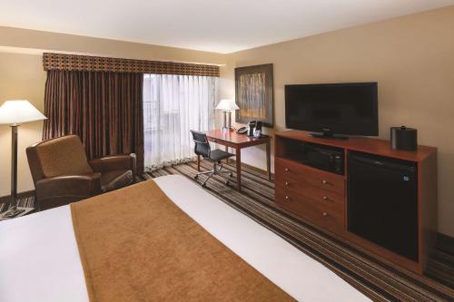 Best Western Plus Bloomington Hotel