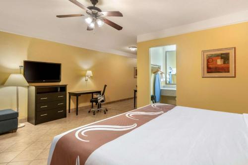 Quality Inn & Suites at The Outlets Mercedes/Weslaco - main image