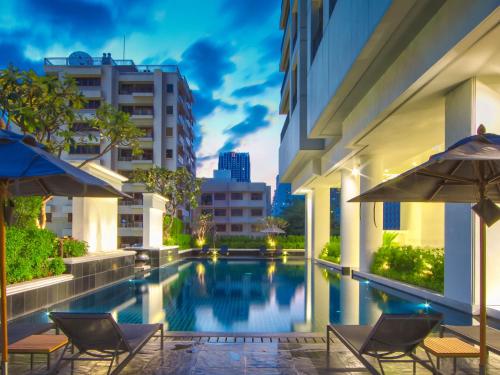 สระว่ายน้ำ, แกรนด์ เซนเตอร์ พอยต์ เพลินจิต (Grande Centre Point Ploenchit) near สถานีรถไฟฟ้าชิดลม