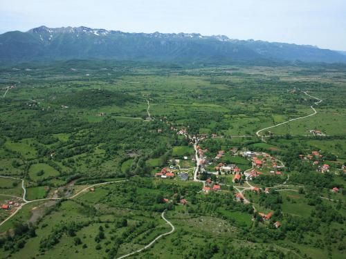 Quiet country side cottage near nature park Velebit