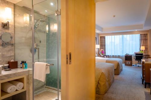 Deluxe Twin Room image 2