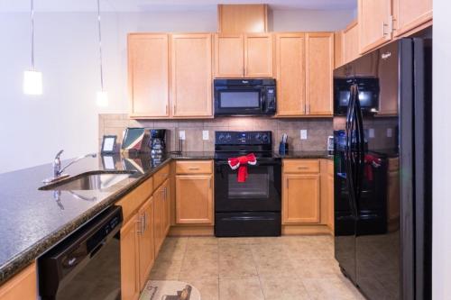 Townhome 10 Min To Disney With Hot Tub! Townhouse - image 5