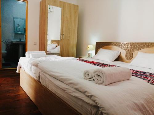 Anis-Pari hotel - Tap to explore photos