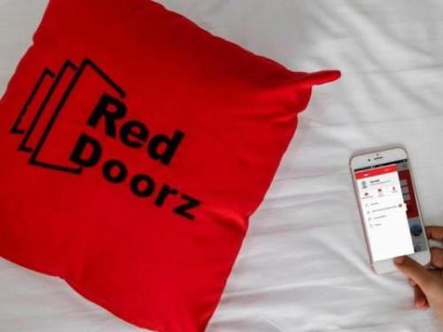 RedDoorz near Solo Balapan Station 2